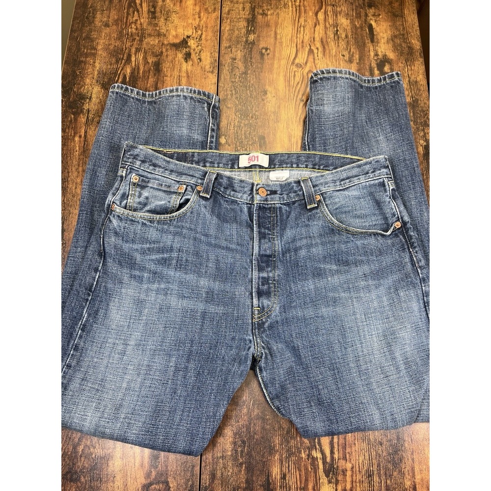 Vintage Levis 501 Jeans Mens 36x32 Blue Medium Wash Button Fly Straight